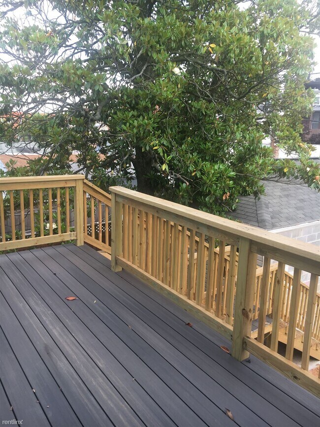 Building Photo - 7 br, 4 bath Townhome - 1228 Fairmont St NW