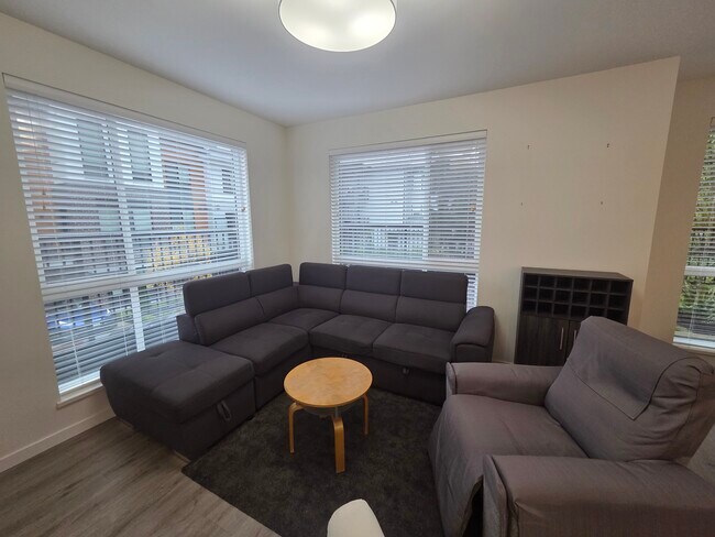 Building Photo - 20087 68 Av