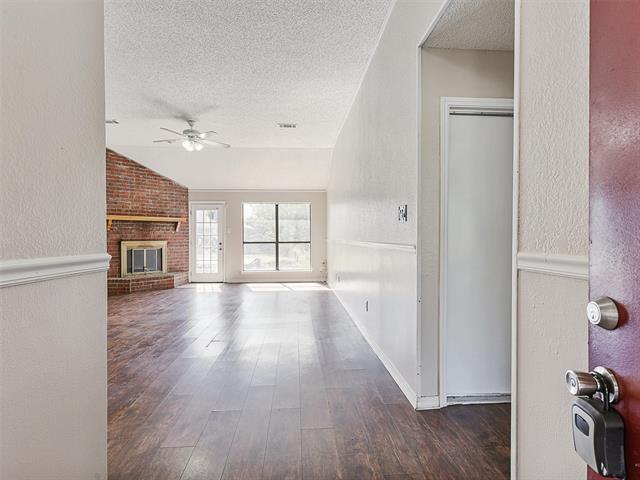 Building Photo - 211 Carnation Dr