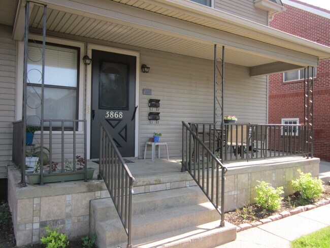 Common Porch - 3868 California St