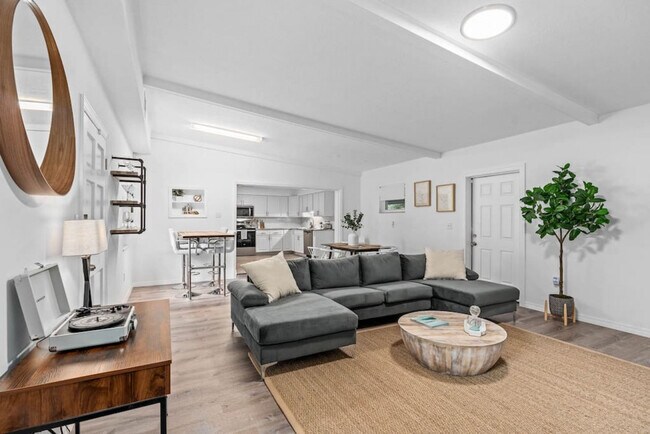 Building Photo - 4265 Wee St