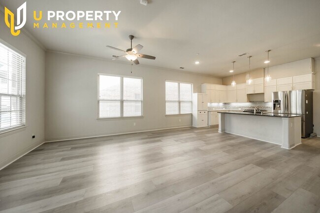 Building Photo - 2745 Troutt Dr