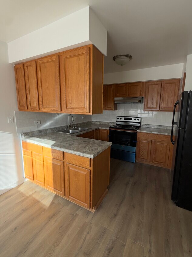 Cocina, Vista 1 - 1633 E 74th St