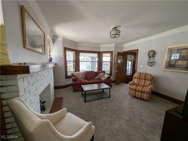 Foto del edificio - 11909 Buckingham Ave