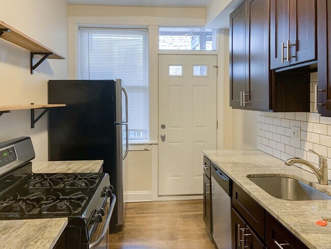 Foto del edificio - 850 W Cornelia Ave