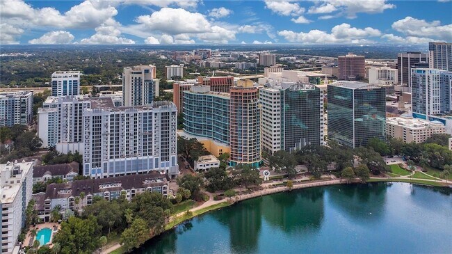 Foto del edificio - 322 E Central Blvd