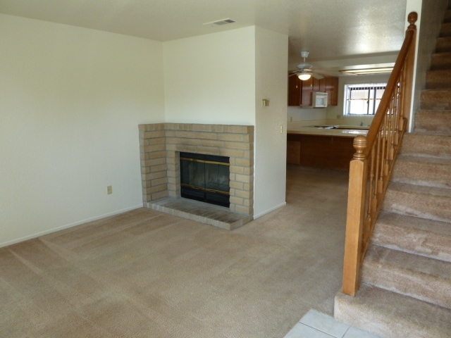 Foto del edificio - Great Two Story Condo in a Nice Area & Near Gym!