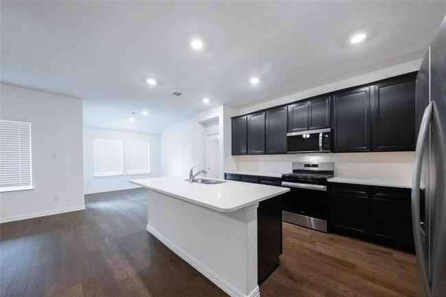 Foto del edificio - 5509 Candlewood Dr