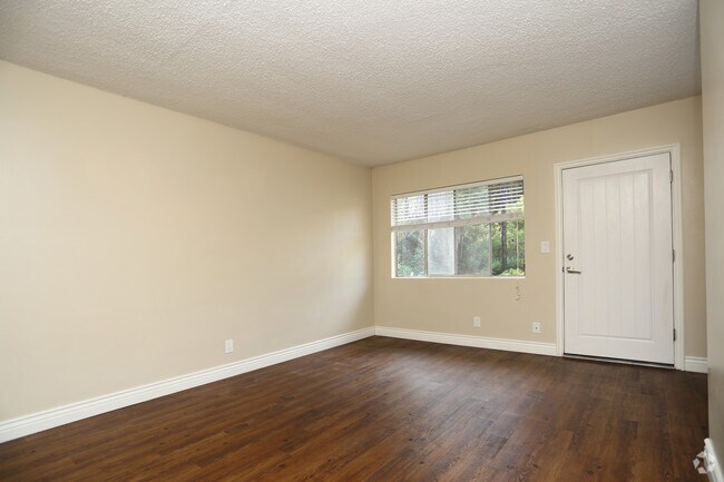 1 habitación, 1 baño - 650 pies cuadrados - 203 Ladera St