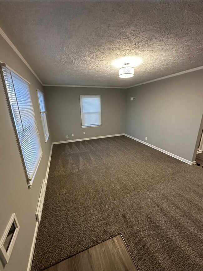 Foto del edificio - Four Bedroom Home Available Now!