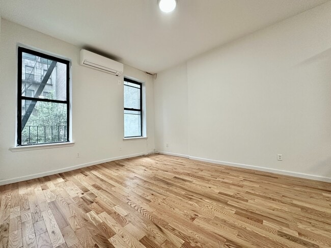 Building Photo - 346 W 52nd St
