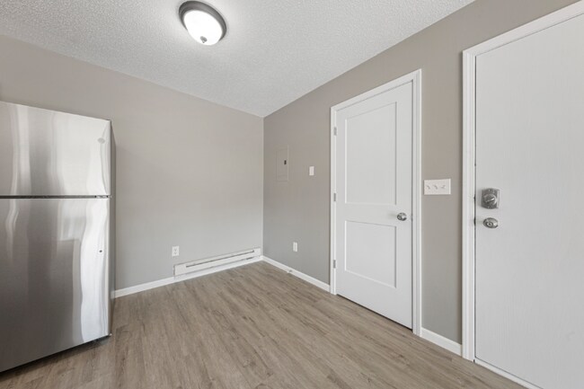 Foto del edificio - 1402 Division St W