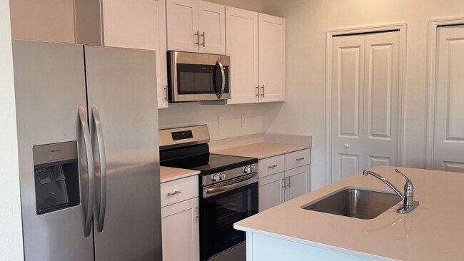 Foto del edificio - 4957 SW 83rd Pl