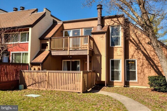 Building Photo - 3946 Woodhue Pl
