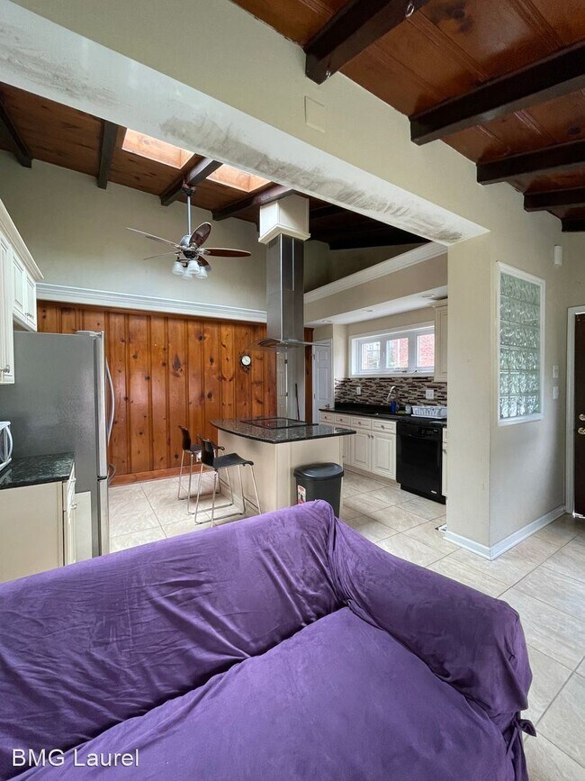 Foto del edificio - 3 br, 2 bath House - 4805 Laguna Rd