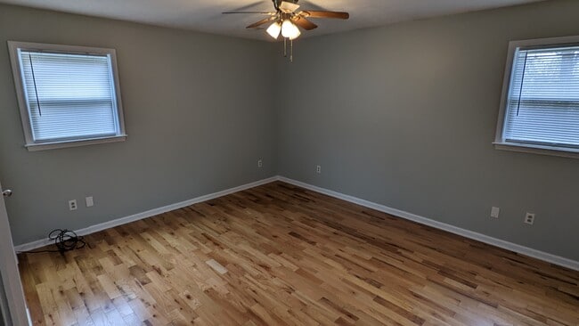 Master Bedroom - 6 Stoney Nob Dr