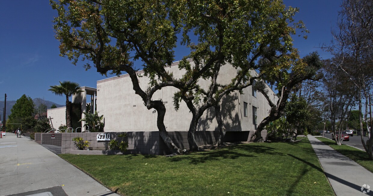 Primary Photo - 6710 Rosemead