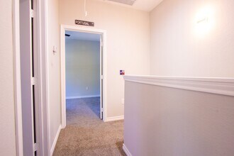 Building Photo - 15629 Holly Dr