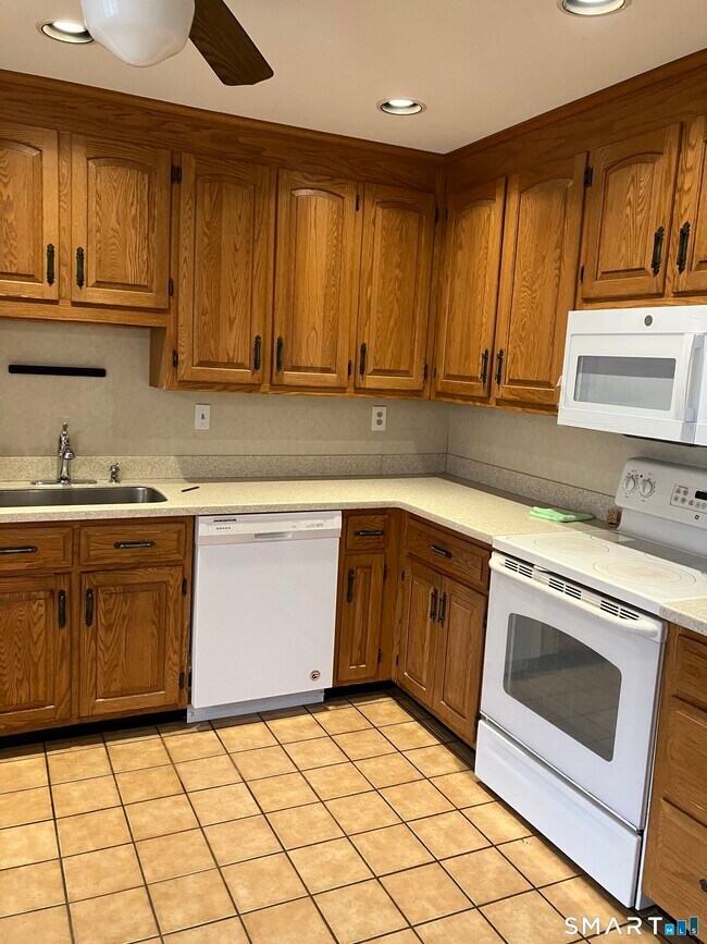 Building Photo - 223 Deer Run