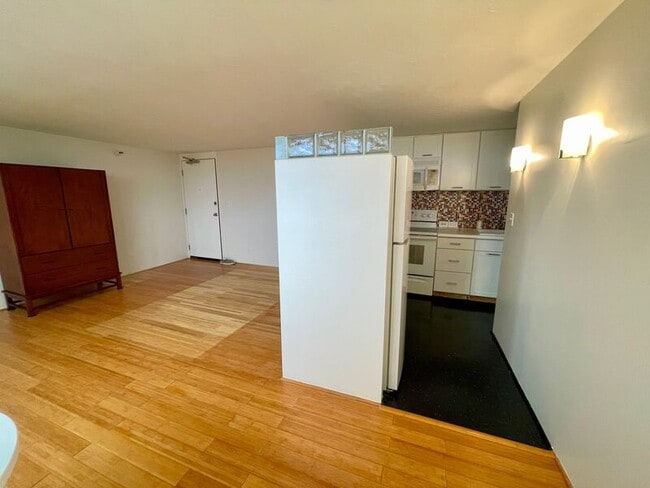 Building Photo - 1060 Kamehameha Hwy