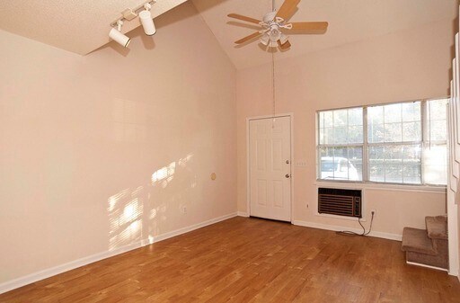 Foto del edificio - 4109 Spirea Dr