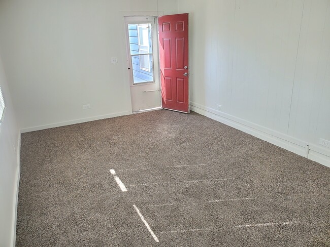 Family room opening onto inlaid brick patio 17x20 - 1701 168th St
