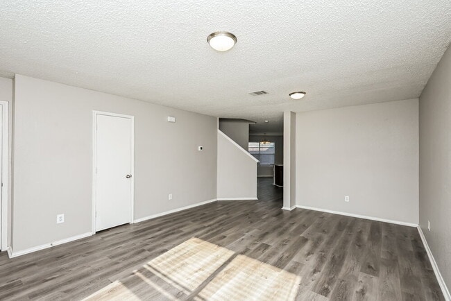 Building Photo - 8304 Cutter Hill Ave
