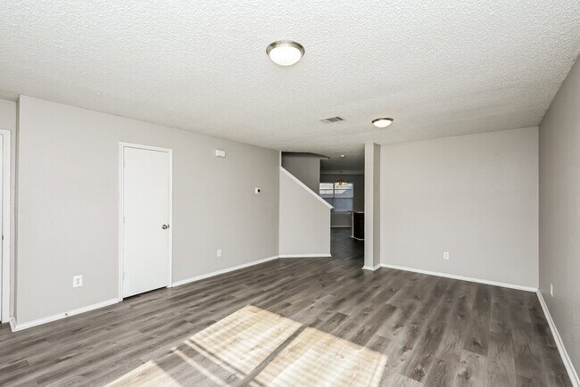 Foto del edificio - 8304 Cutter Hill Ave