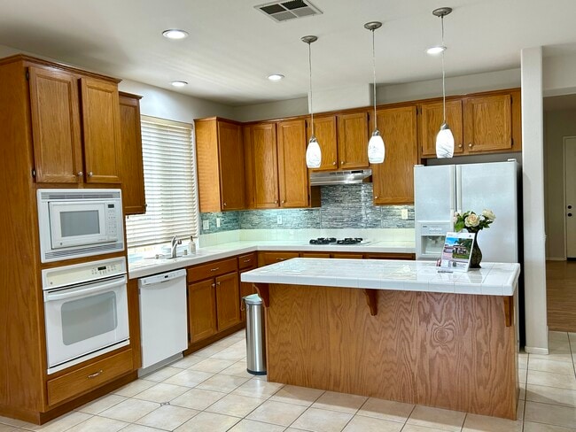 Building Photo - 41211 Crooked Stick Dr
