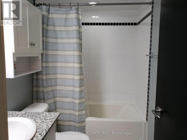 Photo du bâtiment - 1006 Sheppard Ave E