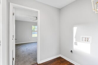 Building Photo - 986 Dewalt St