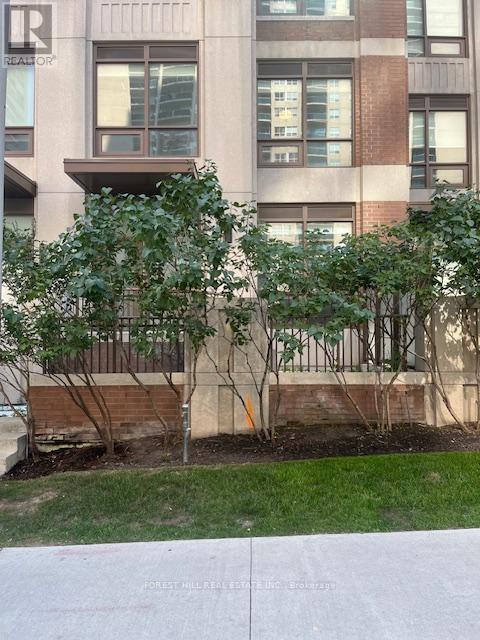 Building Photo - 310 Tweedsmuir Ave
