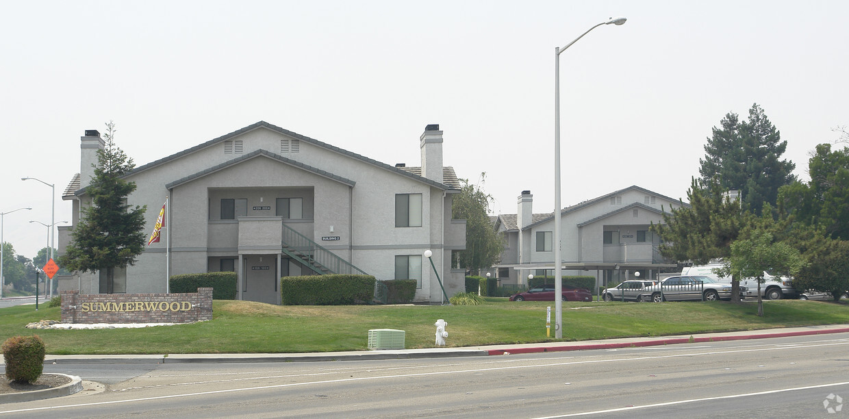 Building Photo - Summerwood Apartments