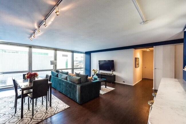 Foto del edificio - 330 W Diversey Pkwy