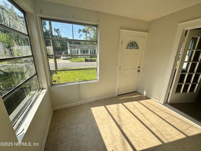 Foto del edificio - 4050 Dellwood Ave