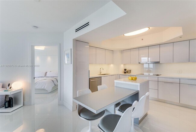 Foto del edificio - 6301 Collins Ave