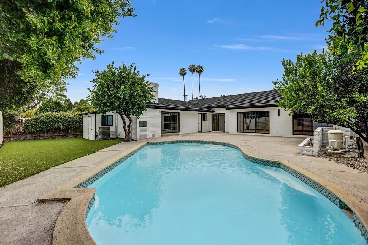 Primary Photo - BEAUTIFULLY REMODELED, 5BD/4BA ENTERTAINER...