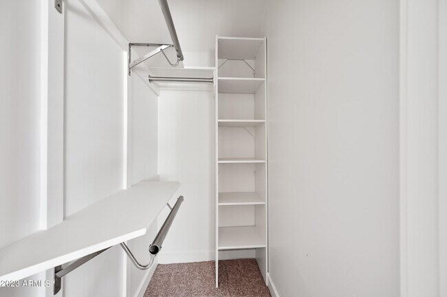 Foto del edificio - 1840 W Glenrosa Ave