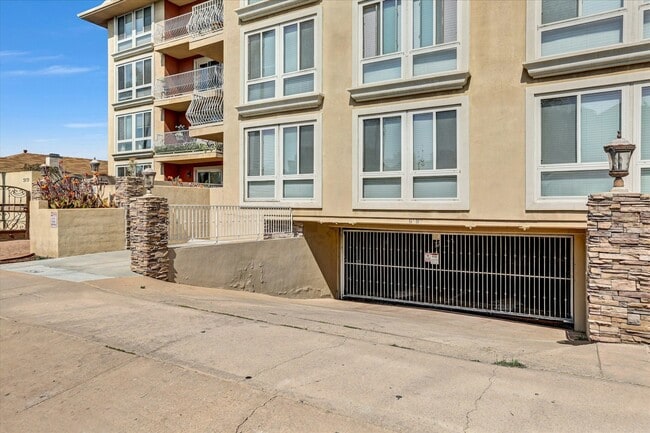 Building Photo - 3939 Illinois St