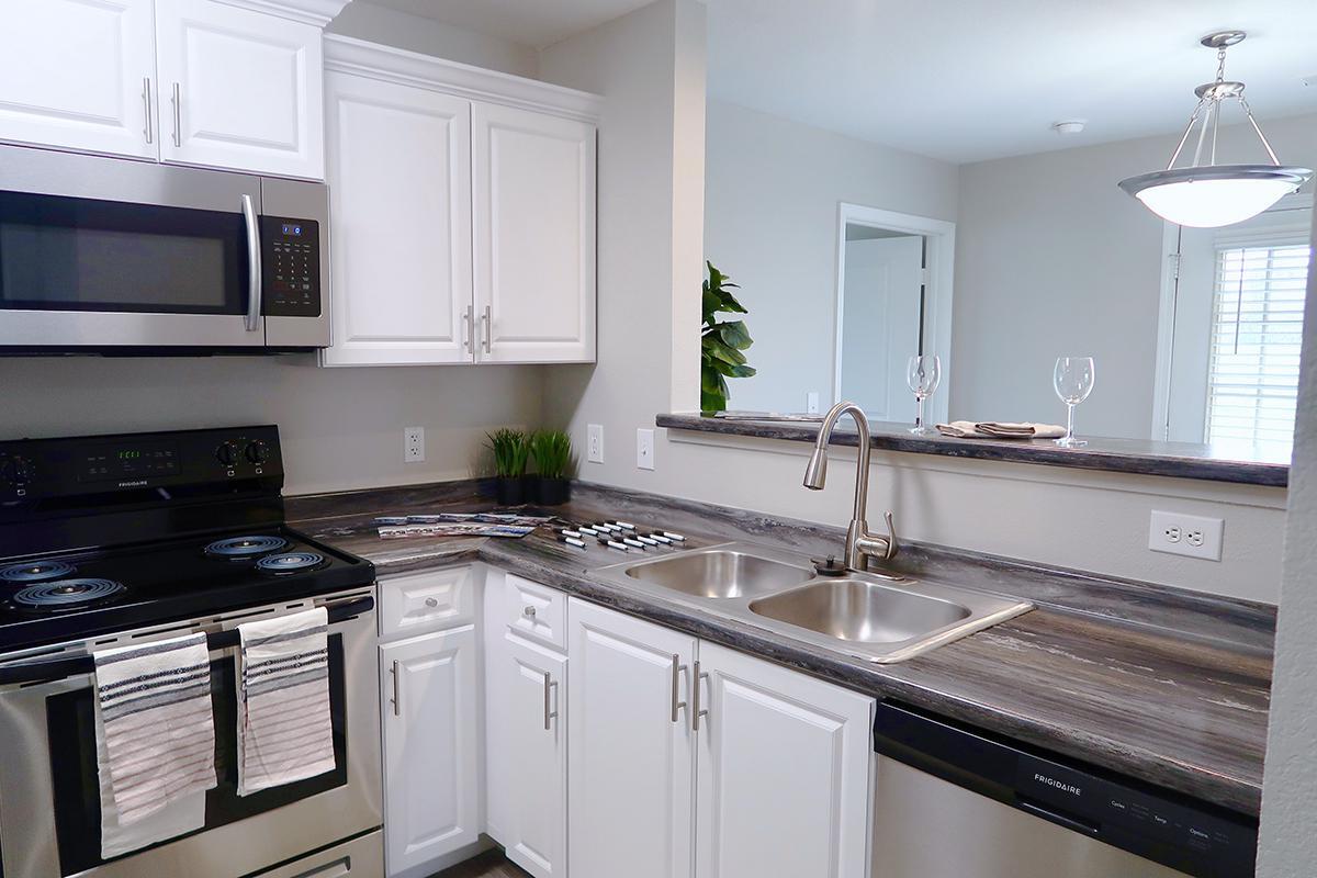 Lenox West Luxury Apartments Apartments in Shawnee, KS