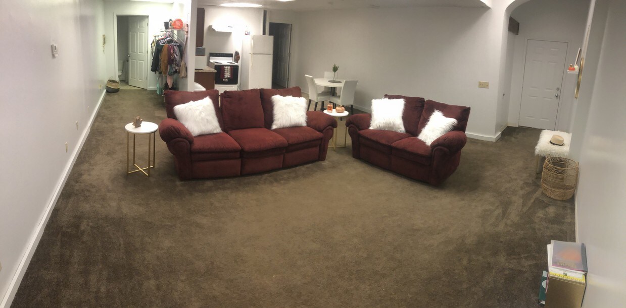 Foto principal - 102 E Broadway St