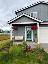 Building Photo - 2027 Henderson Wy