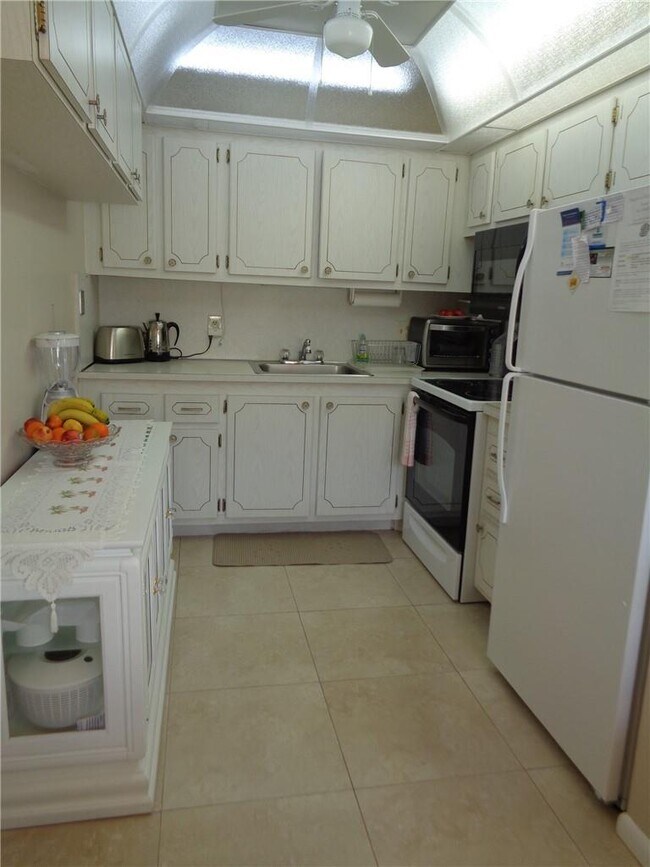 Building Photo - 51 Tilford C