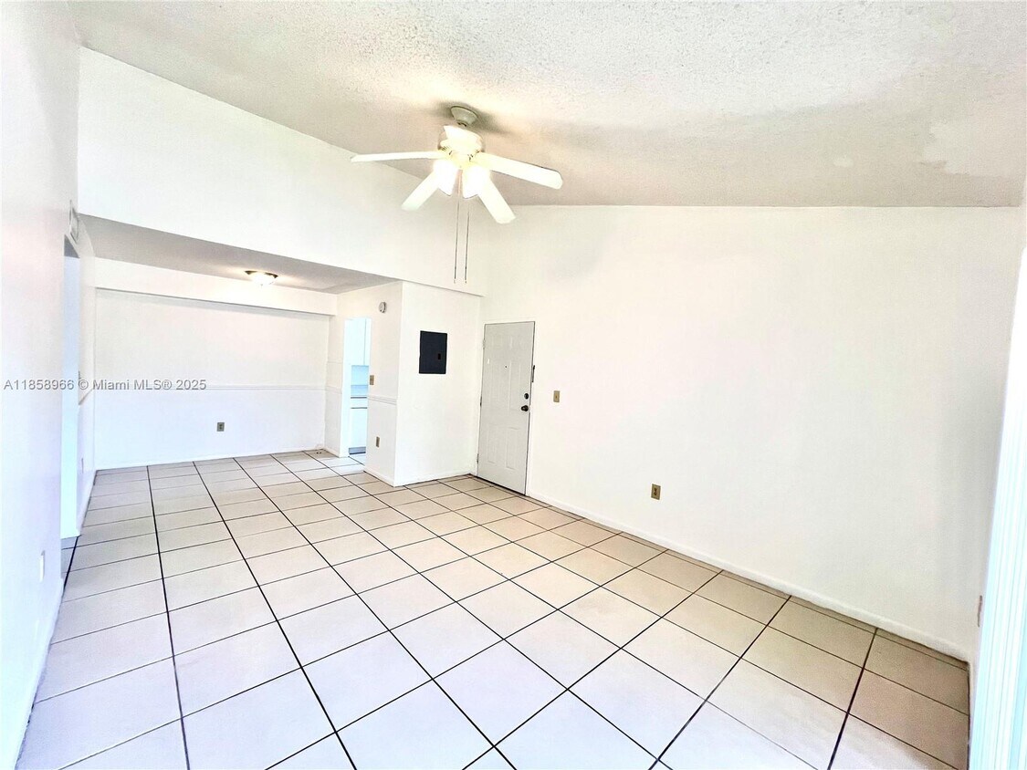 Foto principal - 7215 NW 179th St