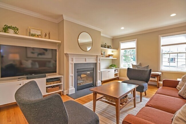 Building Photo - 33 Gregory St