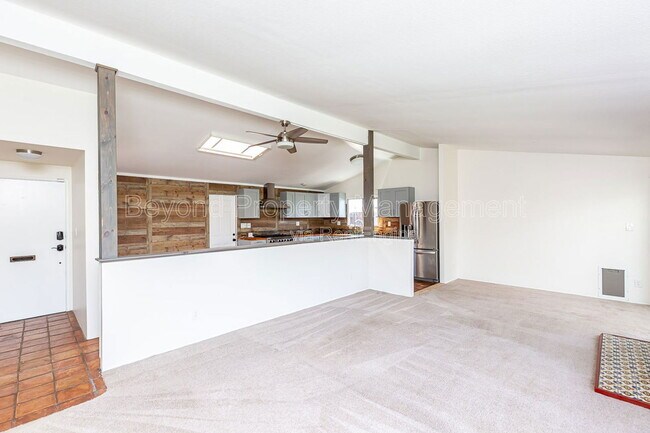 Foto del edificio - 4654 Glacier Ave