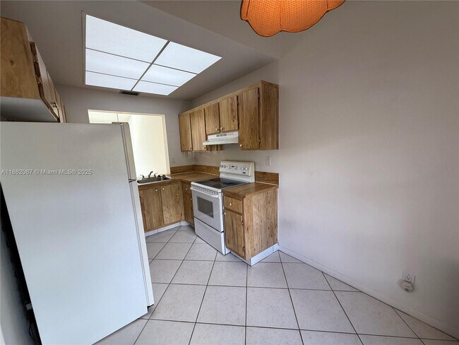 Foto del edificio - 1953 SW 15th St