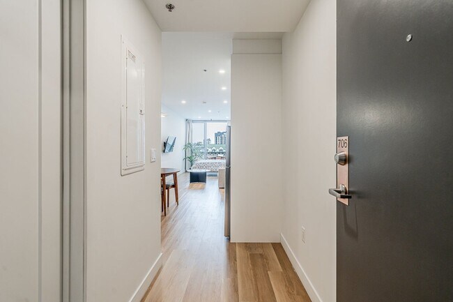 Building Photo - 1230 R. Bishop