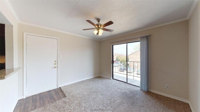 Foto del edificio - 904 University Oaks Blvd
