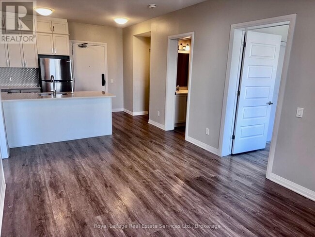 Building Photo - 95 Dundas St W